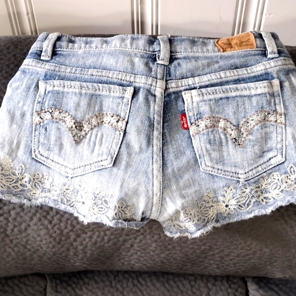 Levi's Other - Levi's 12 girls shorty shorts jean denim flower light
